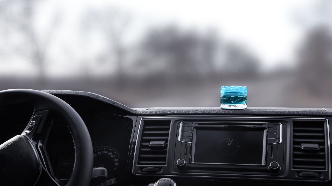 odori strani in auto
